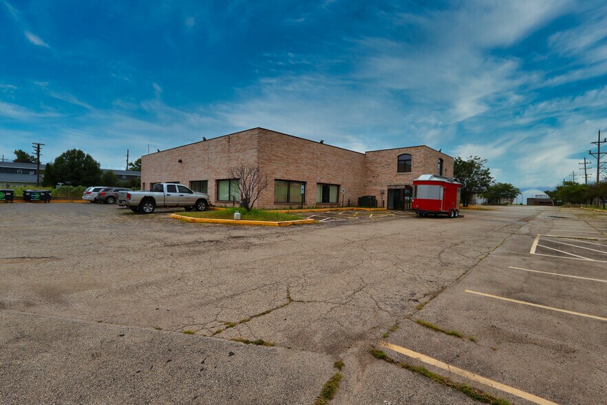 More Photos Of 111 S Lake St, Montgomery Service For Sale