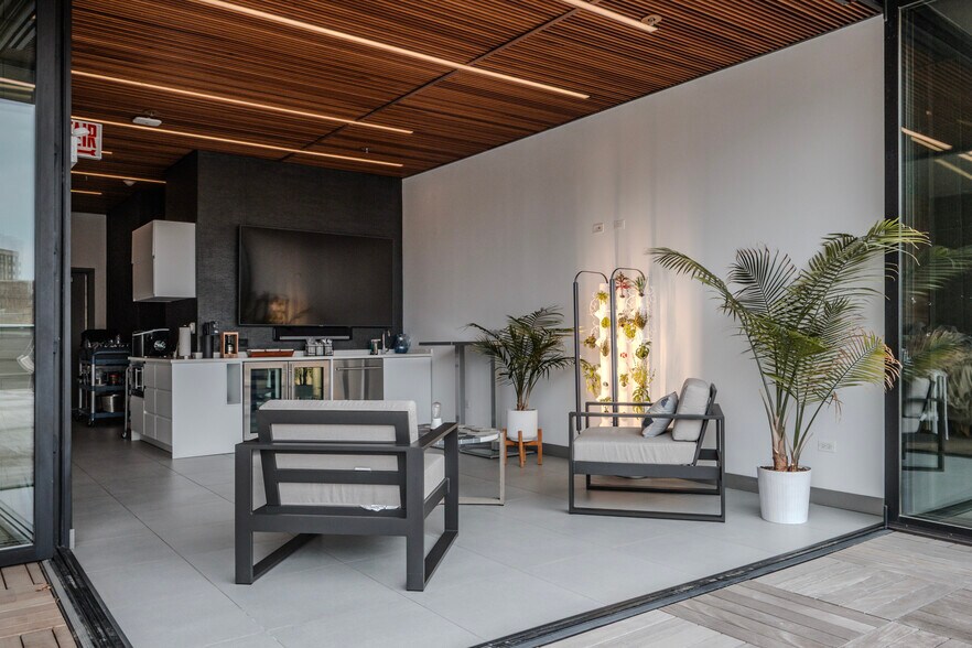 More Photos Of 1290 N Clybourn Ave, Chicago Office For Sale