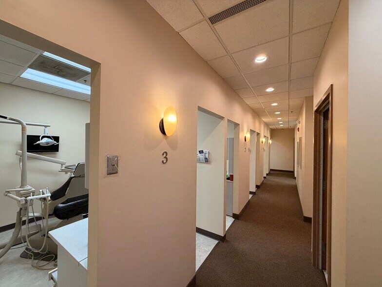 More Photos Of 1835-1857 E Big Beaver Rd, Troy Storefront For Lease