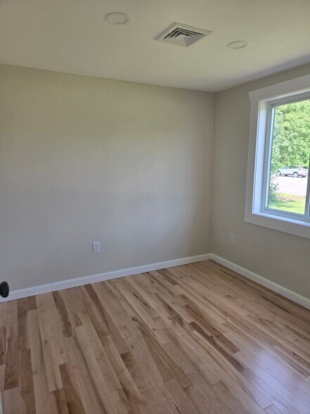 More Photos Of 88 Nashua Rd, Londonderry Office For Lease