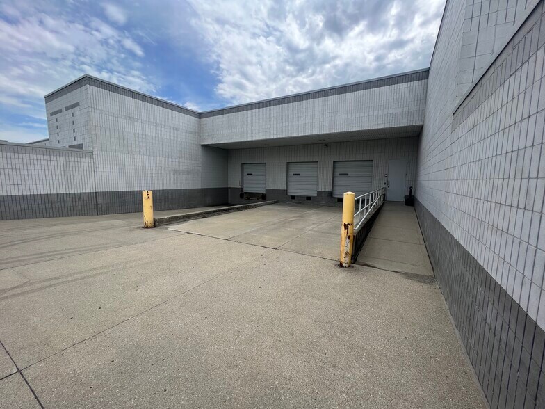 More Photos Of 7202 E 87th St, Indianapolis Light Manufacturing For Lease