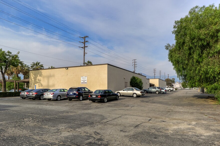 More Photos Of 823 W Colton Ave, Redlands Storefront For Lease