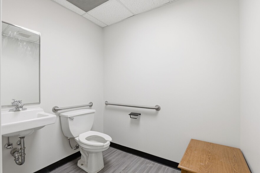 More Photos Of 744 Hartness Rd, Statesville Medical For Sale