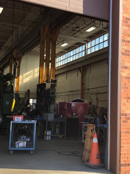 More Photos Of 160 Norfinch Dr, Toronto Manufacturing For Lease