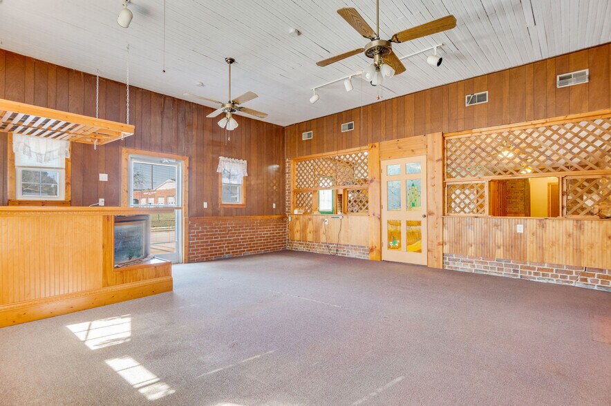 More Photos Of 201 N Wilmington St, Richlands General Retail For Sale