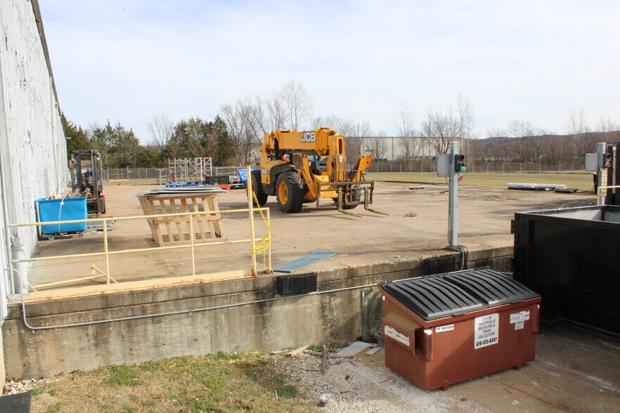 More Photos Of 3660 S School Ave, Fayetteville Warehouse For Lease