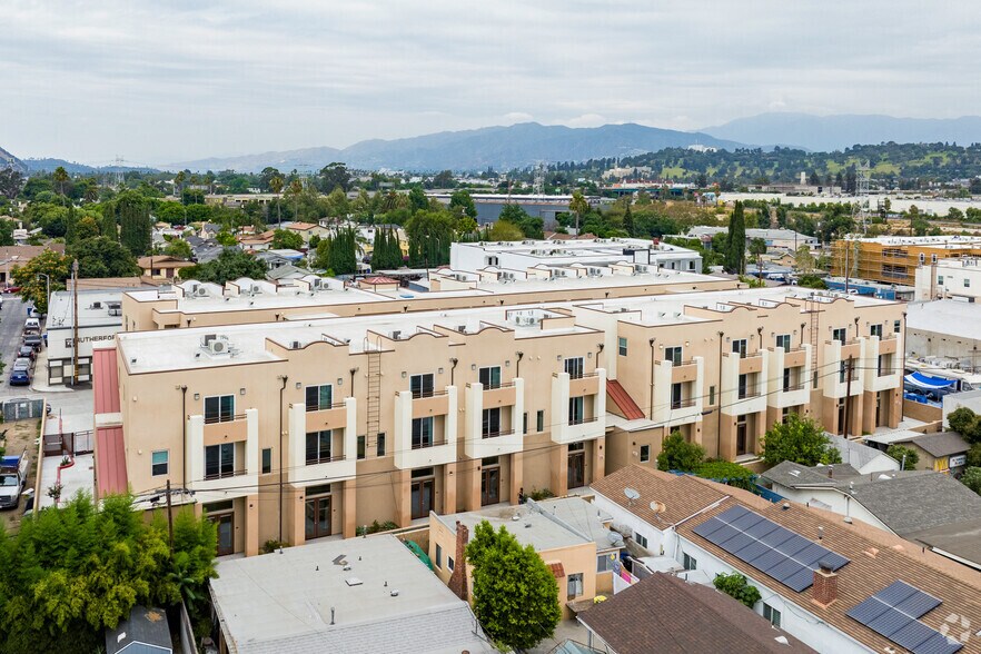 More Photos Of 2910 Allesandro St, Los Angeles Apartments For Lease