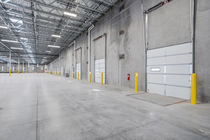 More Photos Of Laughlin Ranch Blvd, Bullhead City Warehouse For Lease