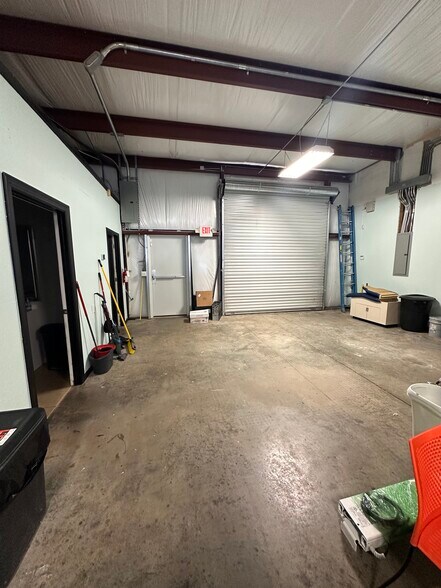 More Photos Of 50 Cropwell Dr, Pell City Freestanding For Sale