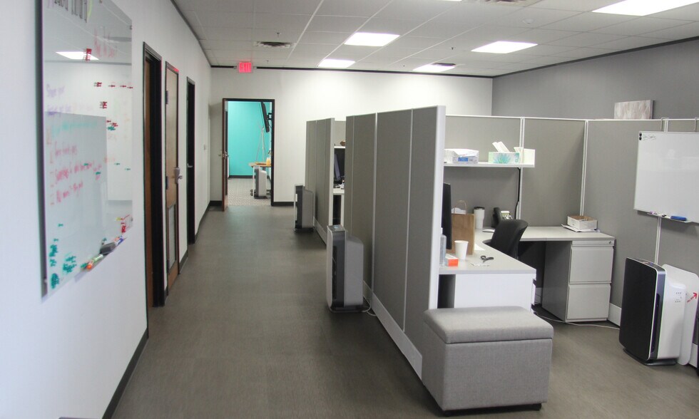 More Photos Of 9200 Waterford Centre Blvd, Austin Distribution For Lease