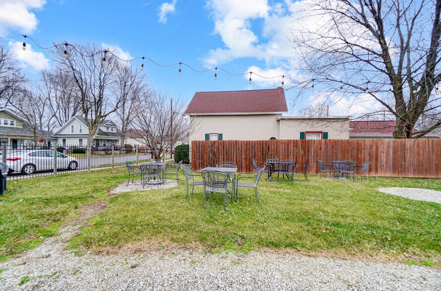 More Photos Of 105 E Liberty St, Arlington Restaurant For Sale