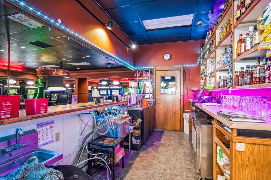 More Photos Of 1600 N Crawford Ave, Hardin General Retail For Sale