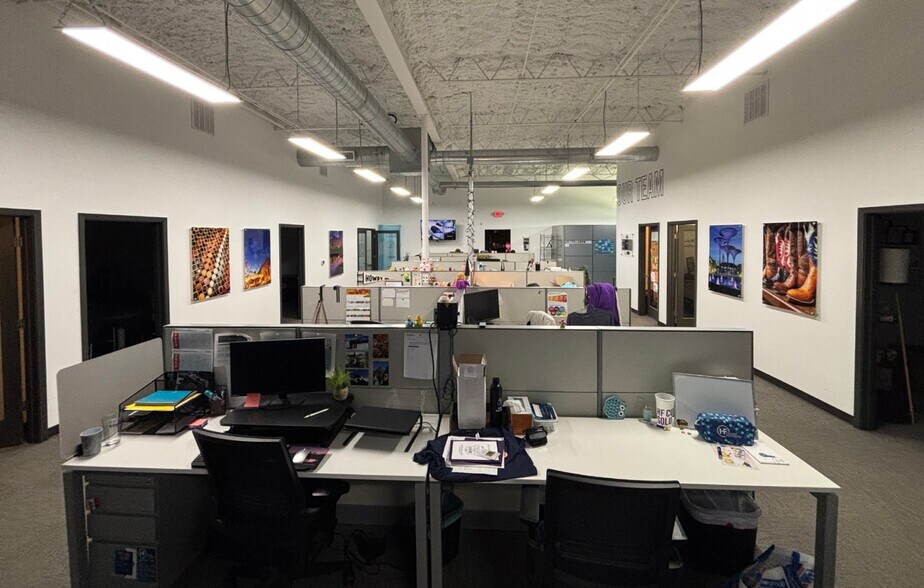 More Photos Of 2612 W Waggoman St, Fort Worth Office For Sale