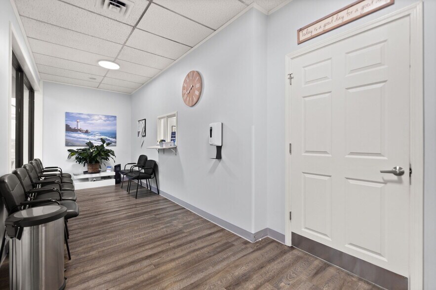 More Photos Of 725 S Main St, London Medical For Sale