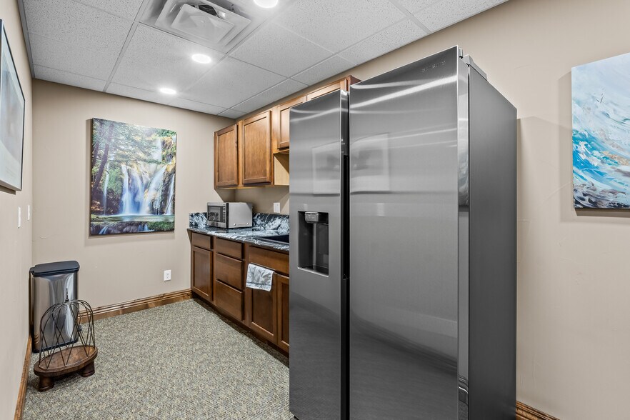 More Photos Of 4540 Venture Dr, Johnstown Distribution For Sale