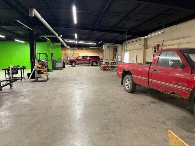 More Photos Of 217 Meridian Rd, Mapleton Warehouse For Lease