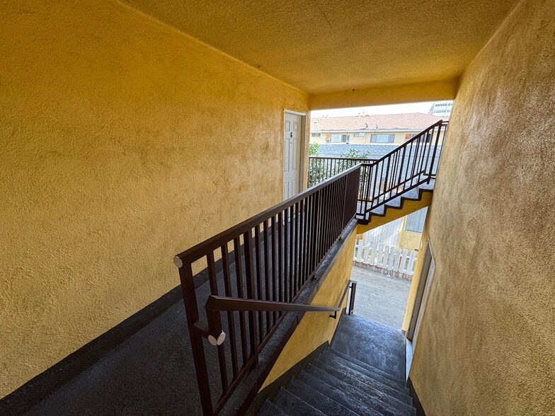 More Photos Of , Van Nuys Multifamily For Sale
