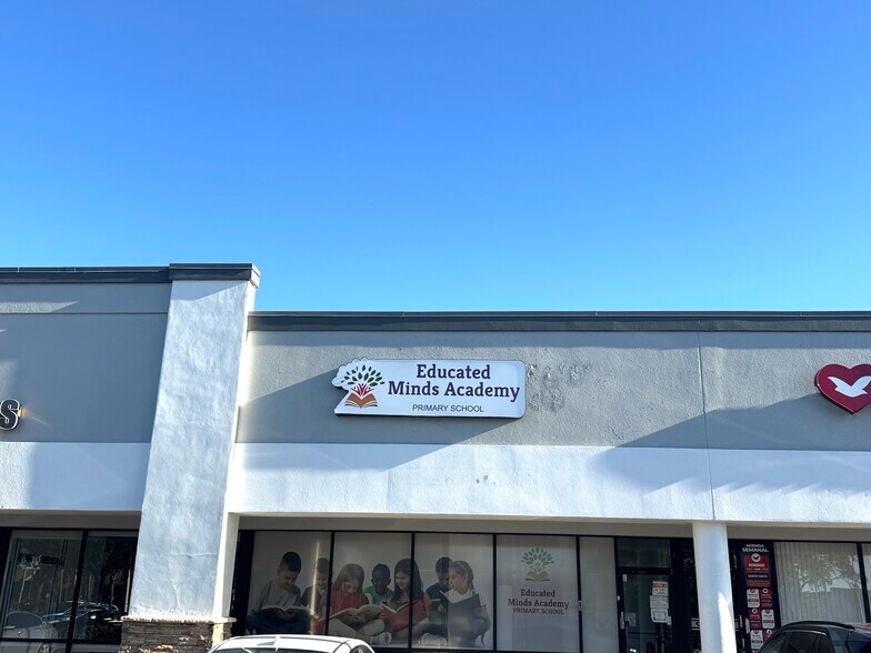 More Photos Of 10005-10075 W Hillsborough Ave, Tampa Unknown For Lease