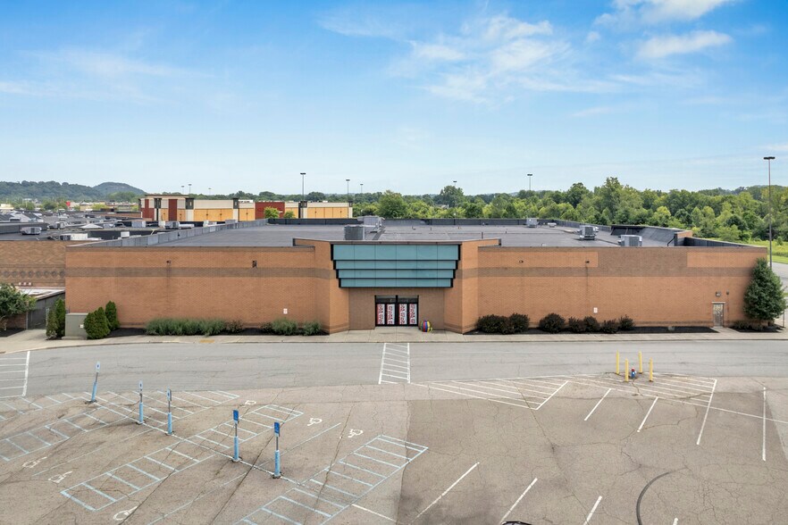 Primary Photo Of 1701 River Valley Cir S, Lancaster Department Store For Lease