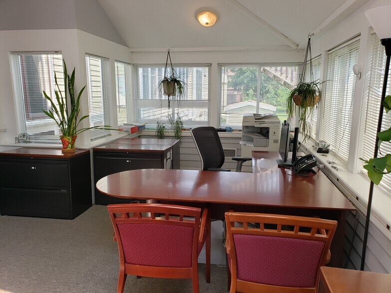 More Photos Of 30 Boltwood Walk, Amherst Office For Sale