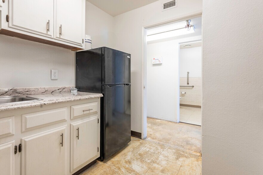 More Photos Of 1247 S Buena Vista St, San Jacinto Warehouse For Sale