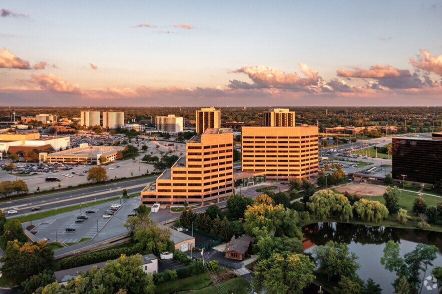 More Photos Of 1 Mid America Plz, Oakbrook Terrace Office For Lease