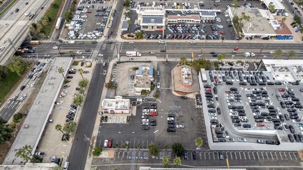 More Photos Of 15554 Roscoe Blvd, Van Nuys Fast Food For Lease