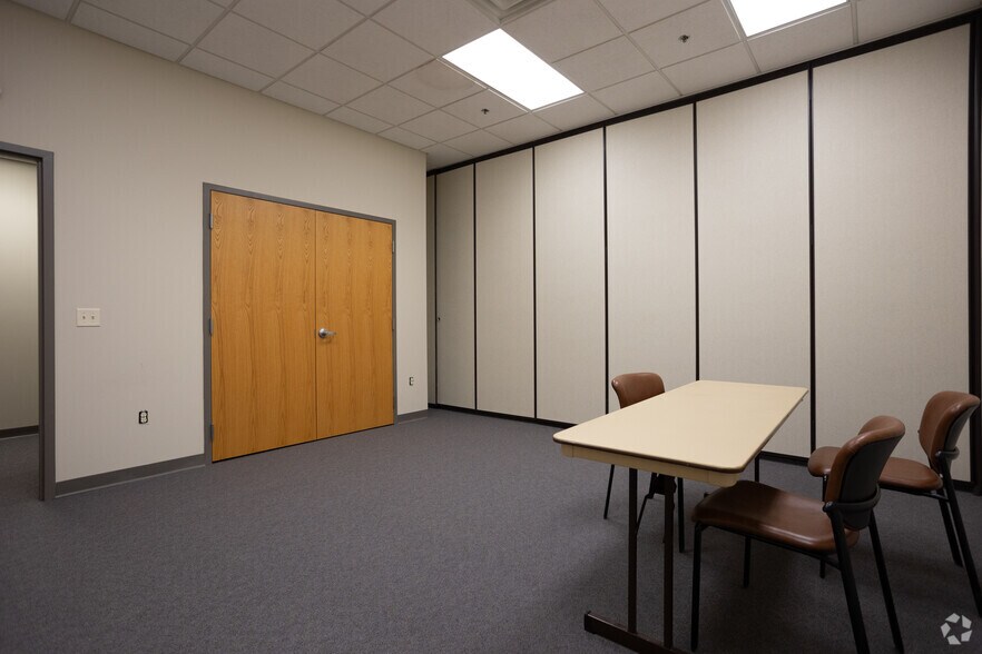 More Photos Of 3235-3299 N Wellness Dr, Holland Medical For Lease