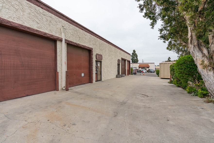 More Photos Of 1301 Tower Sq, Ventura Warehouse For Lease