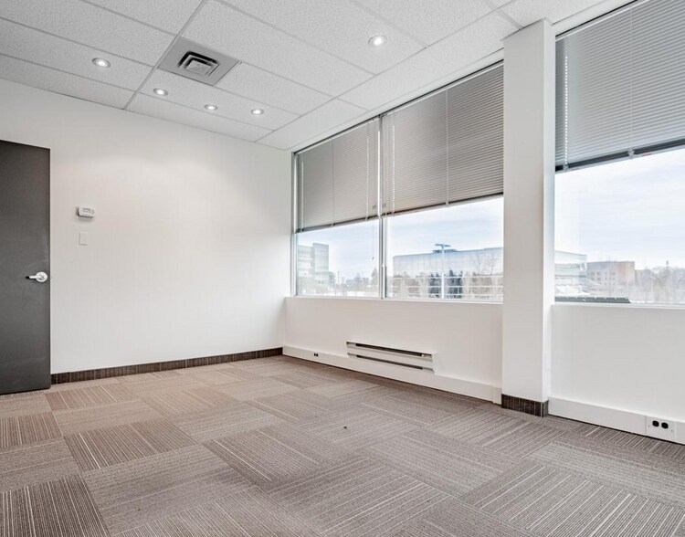More Photos Of 2180 Meadowvale Blvd, Mississauga Office For Lease