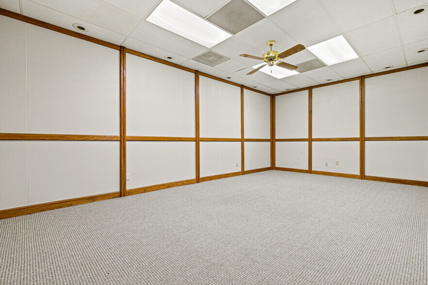 More Photos Of 1301 Northwest Hwy, Garland Office For Sale