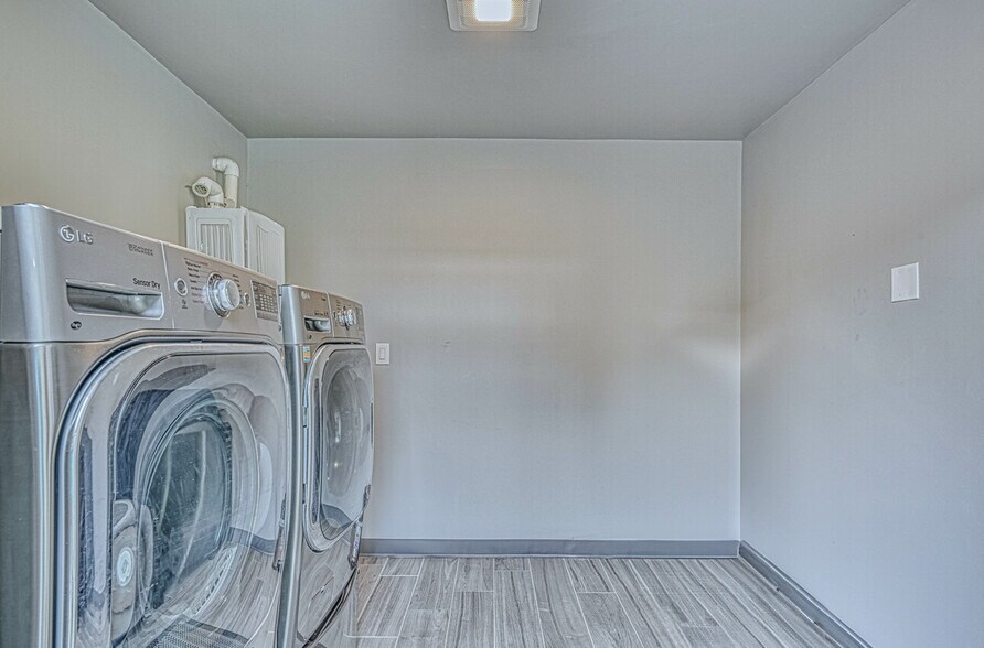 More Photos Of 7550 Sandholdt Rd, Moss Landing Warehouse For Sale