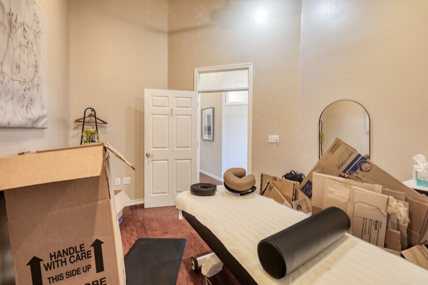 More Photos Of 12335 Hymeadow Dr, Austin Office For Sale