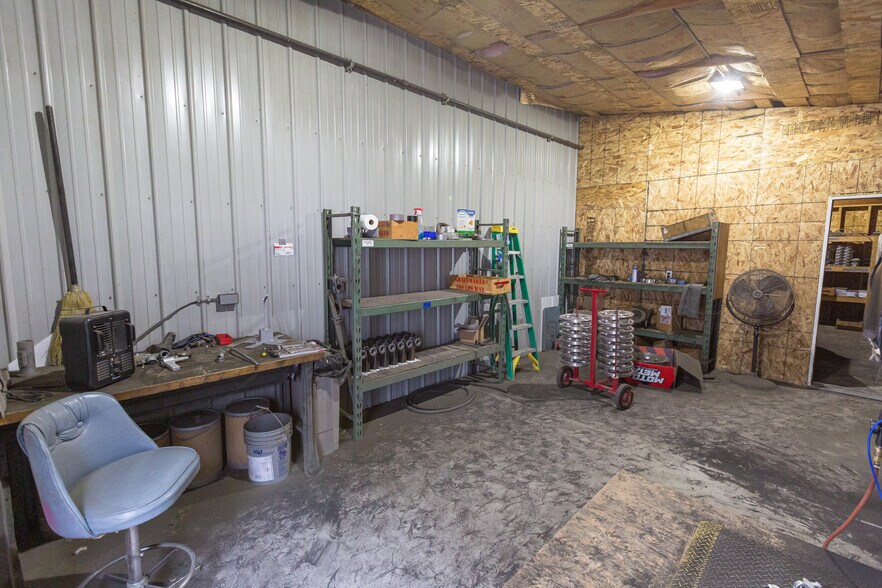 More Photos Of 497 Stevensville Airport Rd, Stevensville Warehouse For Sale