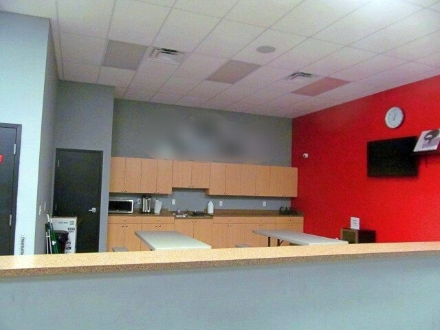 More Photos Of 1714-1726 Davenport Dr, Trinity Showroom For Lease