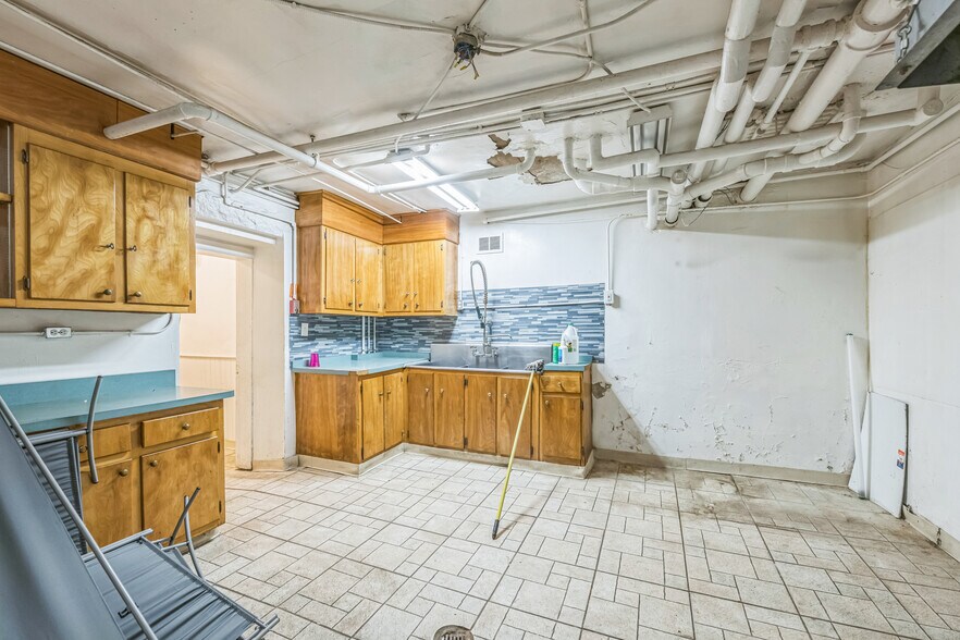 More Photos Of 105 E Pilkington St, Richmond Specialty For Sale