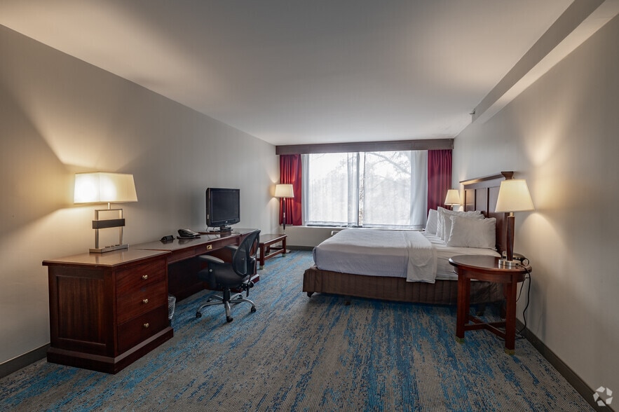 More Photos Of 5300 Rockside Rd, Independence Hotel For Sale