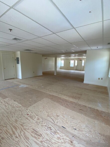 More Photos Of 2-18 Vinal Sq, Chelmsford Office For Sale