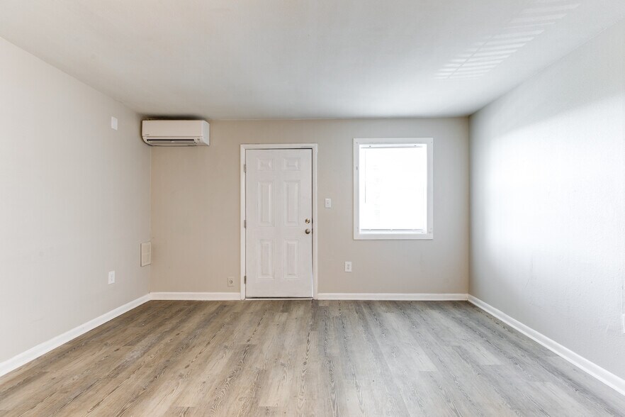 More Photos Of 37 Labrook Dr, Richmond Apartments For Sale