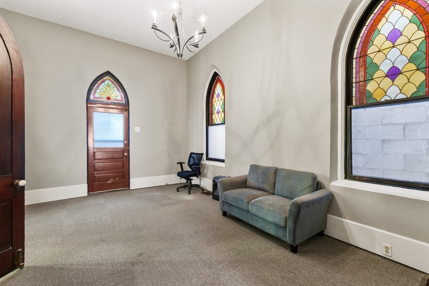 More Photos Of 311 17th St, Ashland Loft Creative Space For Sale