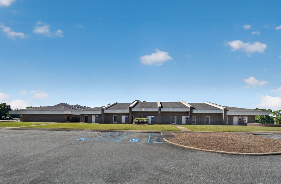 More Photos Of 500 18th St, Columbus Medical For Lease