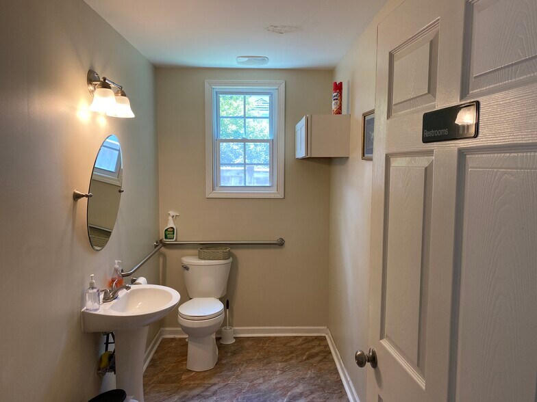 More Photos Of 4014 Clairmont Rd, Atlanta Office For Lease