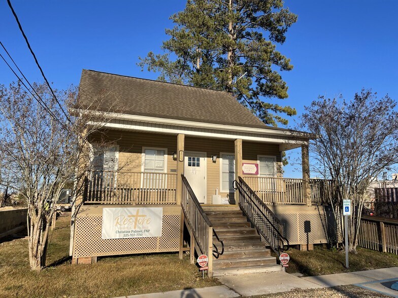 More Photos Of 215 North St, Denham Springs Office For Lease