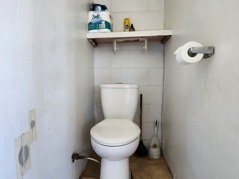 More Photos Of 1738 Oregon St, Port Orford Contractor Storage Yard For Sale