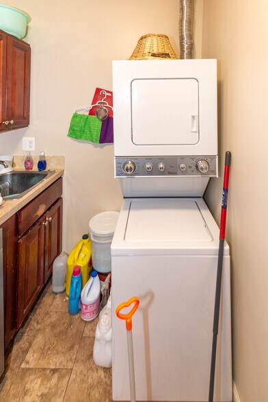 More Photos Of 316 S Broadway, Baltimore Storefront Retail Residential For Sale