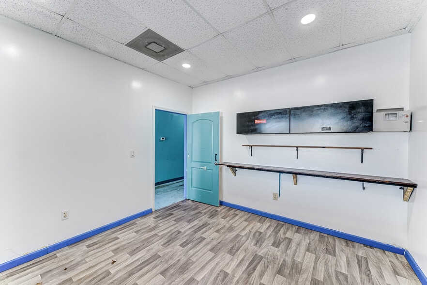 More Photos Of 324 Fm-1960 Rd, Houston General Retail For Sale