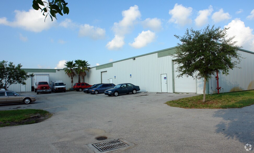 Primary Photo Of 825 15th St, Lake Park Warehouse For Lease