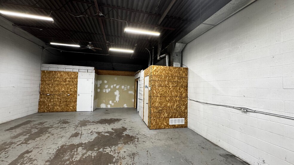 More Photos Of 1247 36th Ave NE, Calgary Warehouse For Sale