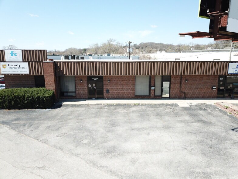 More Photos Of 3100-3102 S 24th St, Kansas City Storefront Retail Office For Lease