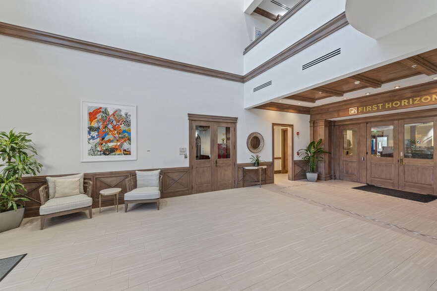 More Photos Of 599 9th St N, Naples Medical For Sale